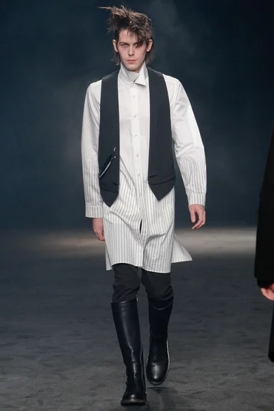 Look 27
